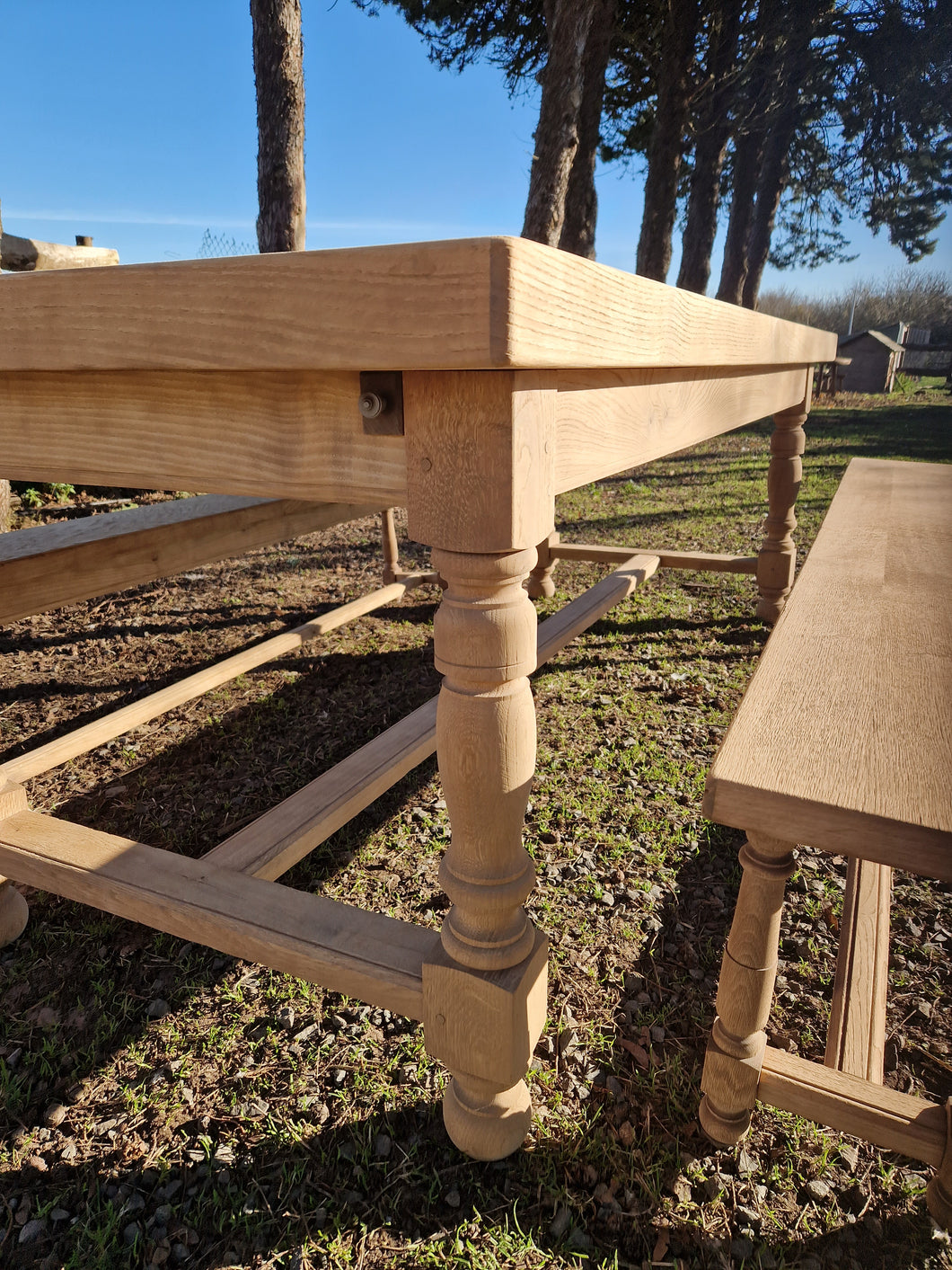 Ensemble table de ferme et bancs